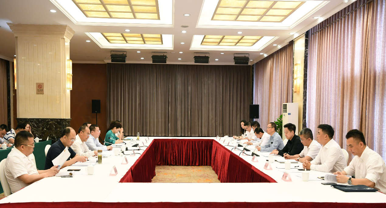 四川國際博覽集團(tuán)黨委書記、董事長楊慶龍一行參觀考察綿陽會展中心