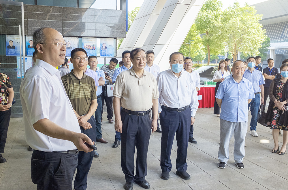 四川省政協(xié)副主席王正榮一行來(lái)綿陽(yáng)國(guó)際會(huì)展中心調(diào)研