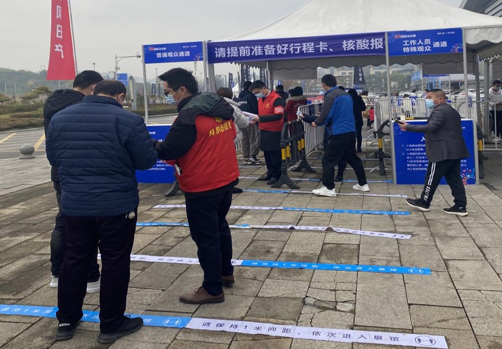 黨建引領(lǐng)強(qiáng)化保障 志愿服務(wù)護(hù)航車展-科發(fā)會展黨支部組織開展“黨員先鋒在行動”主題黨日活動