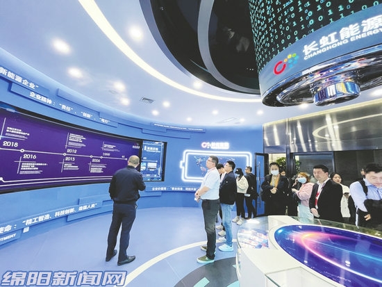 產(chǎn)融合作為高質(zhì)量發(fā)展注入強(qiáng)勁動(dòng)力 央省媒體調(diào)研采訪(fǎng)綿陽(yáng)產(chǎn)融合作